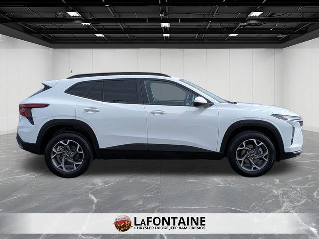 Used 2025 Chevrolet Trax LT w/ LT Convenience Package image 6