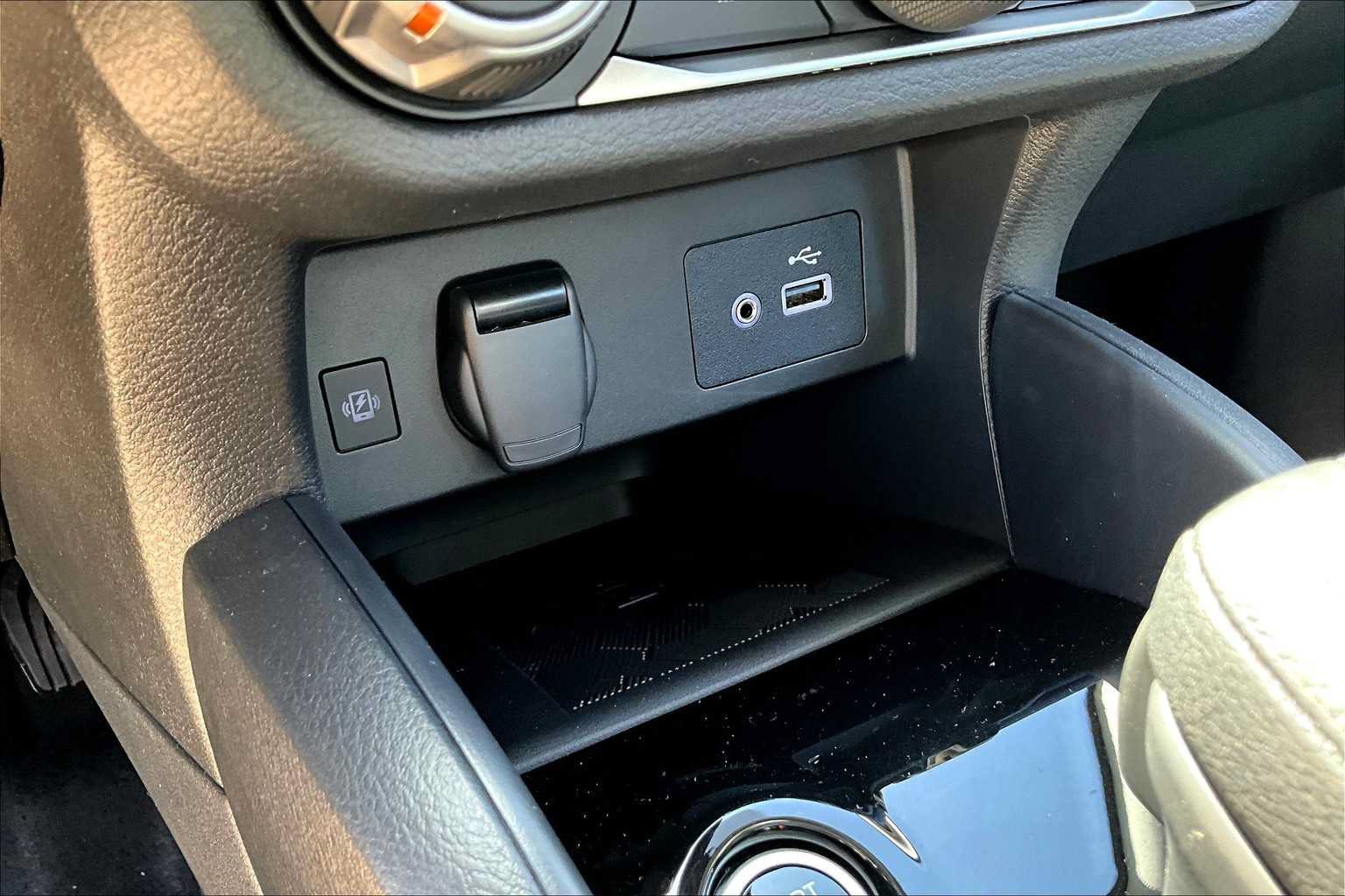 Certified 2025 Nissan Versa SV w/ Trunk Package FWD image 14