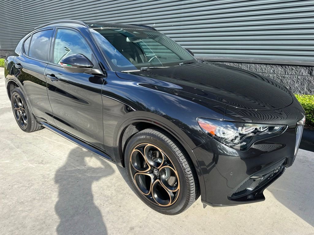 Used 2025 Alfa Romeo Stelvio Sprint AWD/4WD image 11
