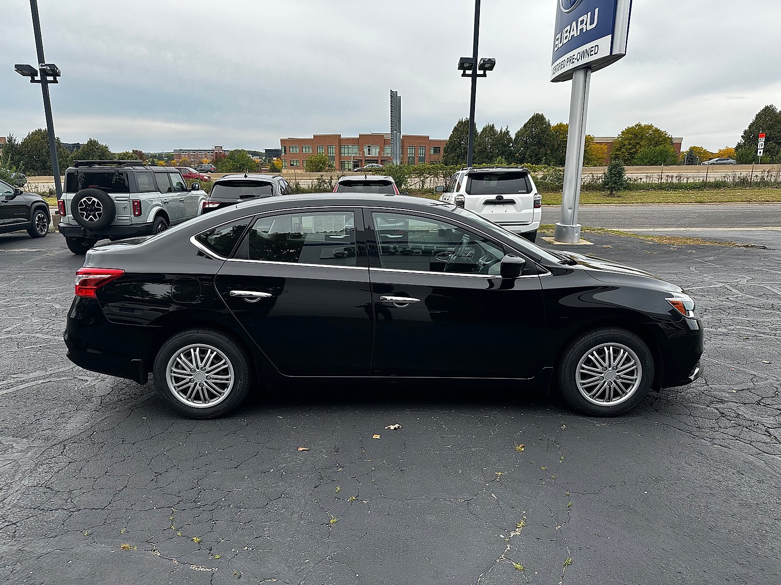 Used 2017 Nissan Sentra SV FWD image 2