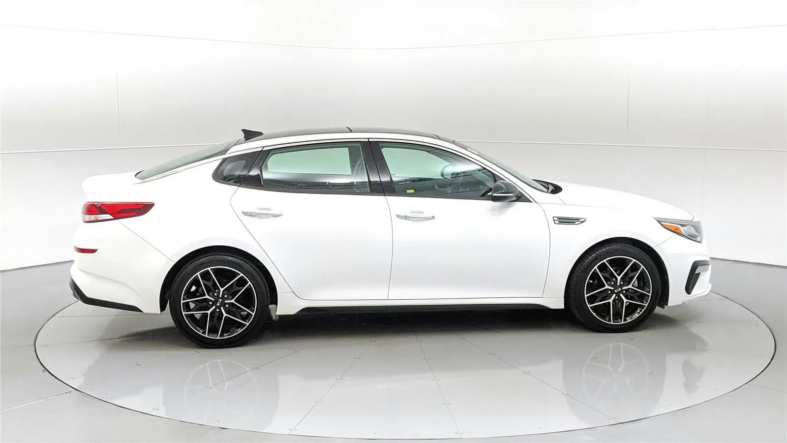 Used 2020 Kia Optima SE image 8