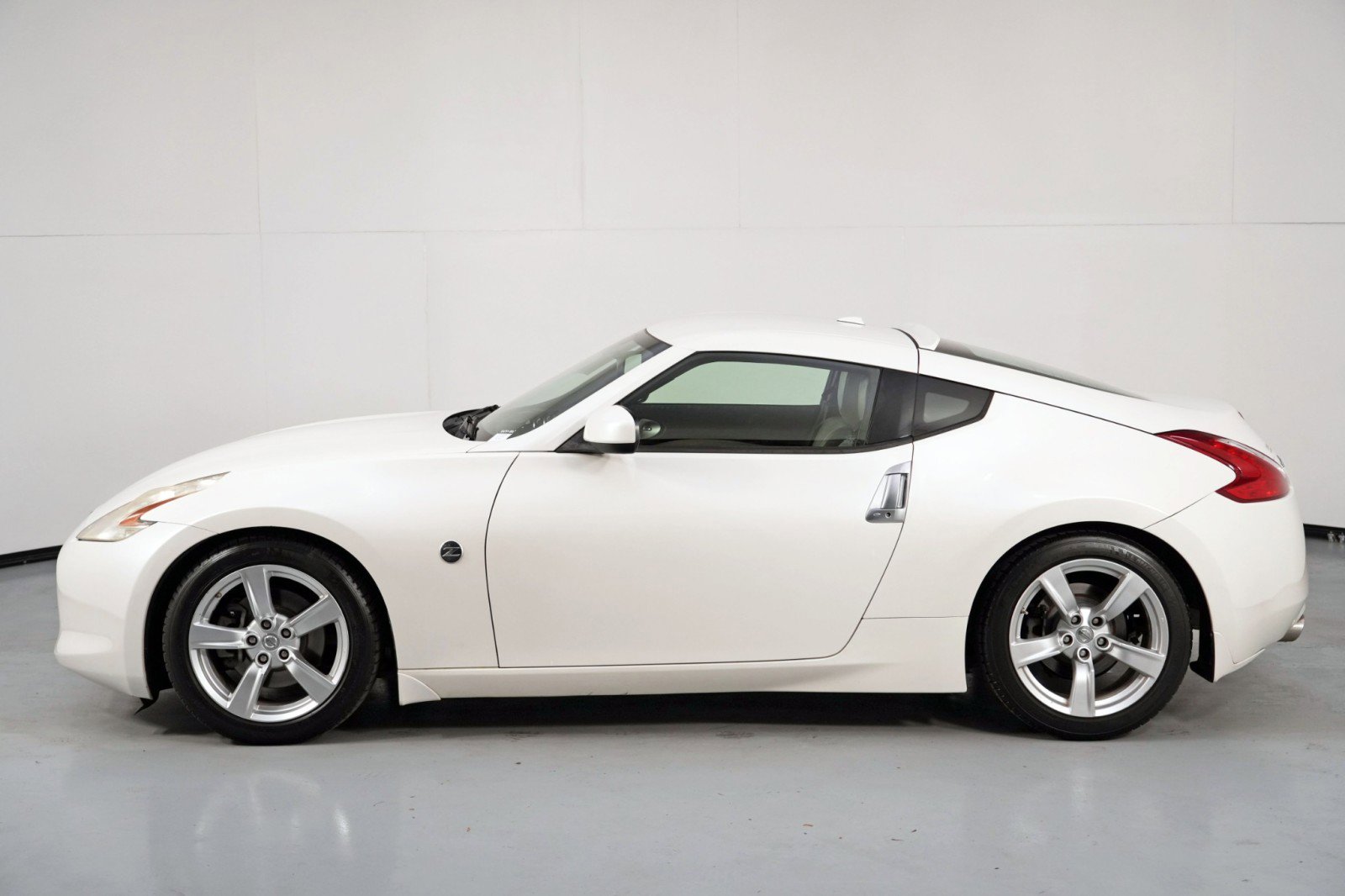 Used 2011 Nissan 370Z Touring image 38