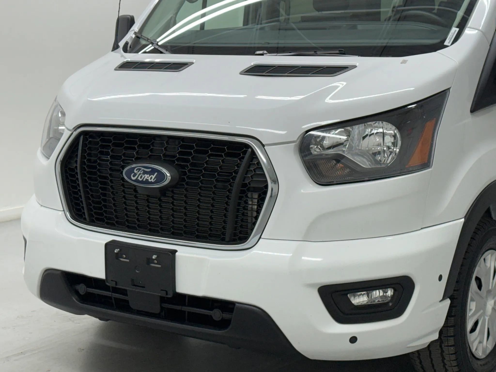 Used 2025 Ford Transit 350 XLT image 40