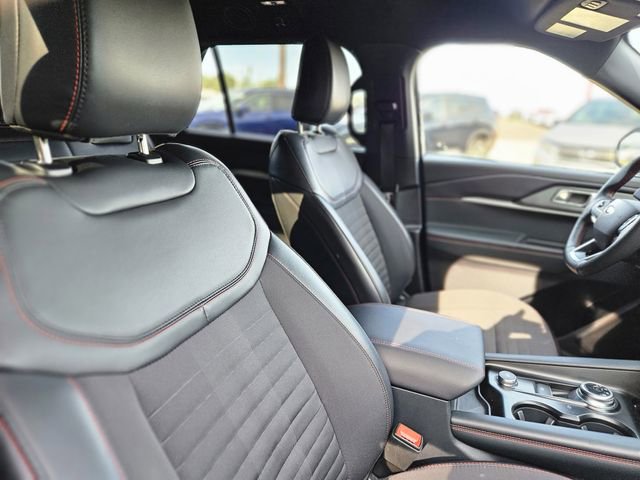 Used 2025 Ford Explorer ST-Line w/ ST-Line Street Pack image 14