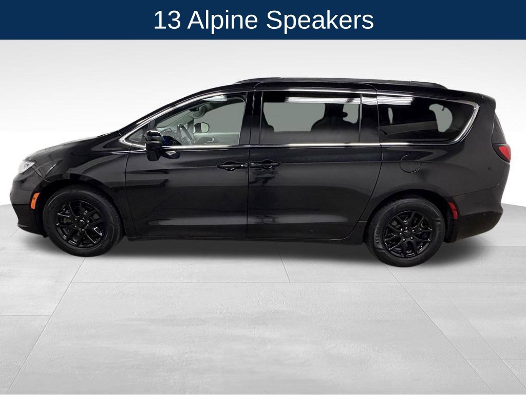 Used 2022 Chrysler Pacifica Touring-L w/ Uconnect Theater Family Group FWD image 9