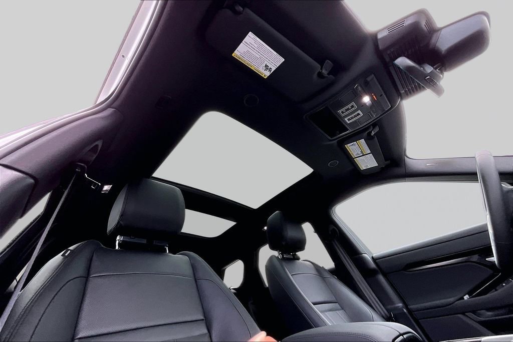 Certified 2025 Land Rover Range Rover Evoque Dynamic SE image 27