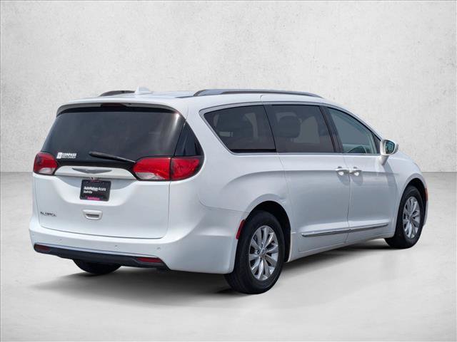 Used 2018 Chrysler Pacifica Touring-L FWD image 5