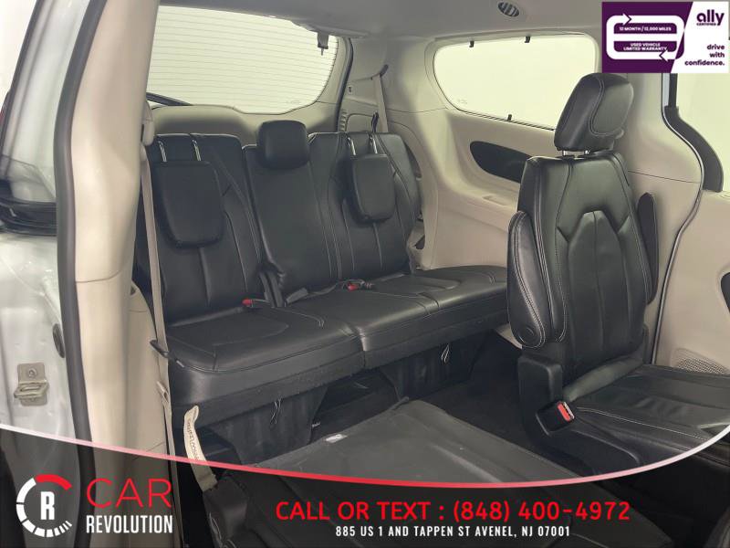 Used 2022 Chrysler Pacifica Touring-L image 44