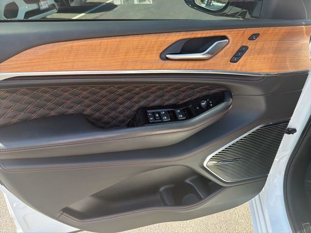 Used 2024 Jeep Grand Cherokee Summit image 16