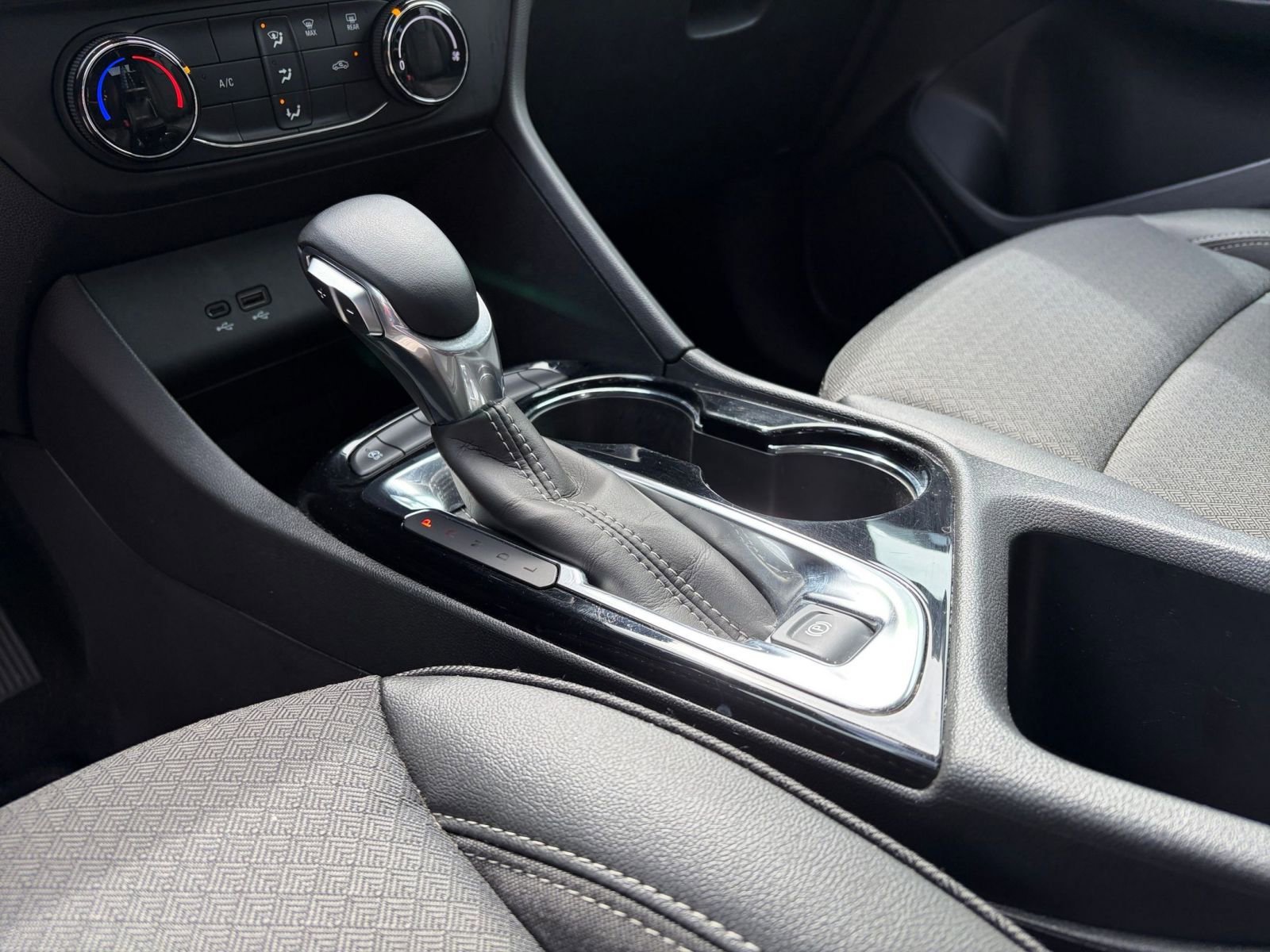 Used 2025 Buick Encore GX Preferred image 40