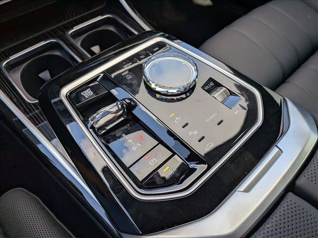 New 2026 BMW 740i w/ Premium Package RWD image 15