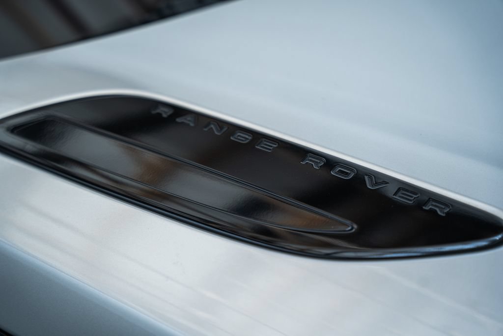 Used 2018 Land Rover Range Rover Velar R-Dynamic SE AWD/4WD image 17