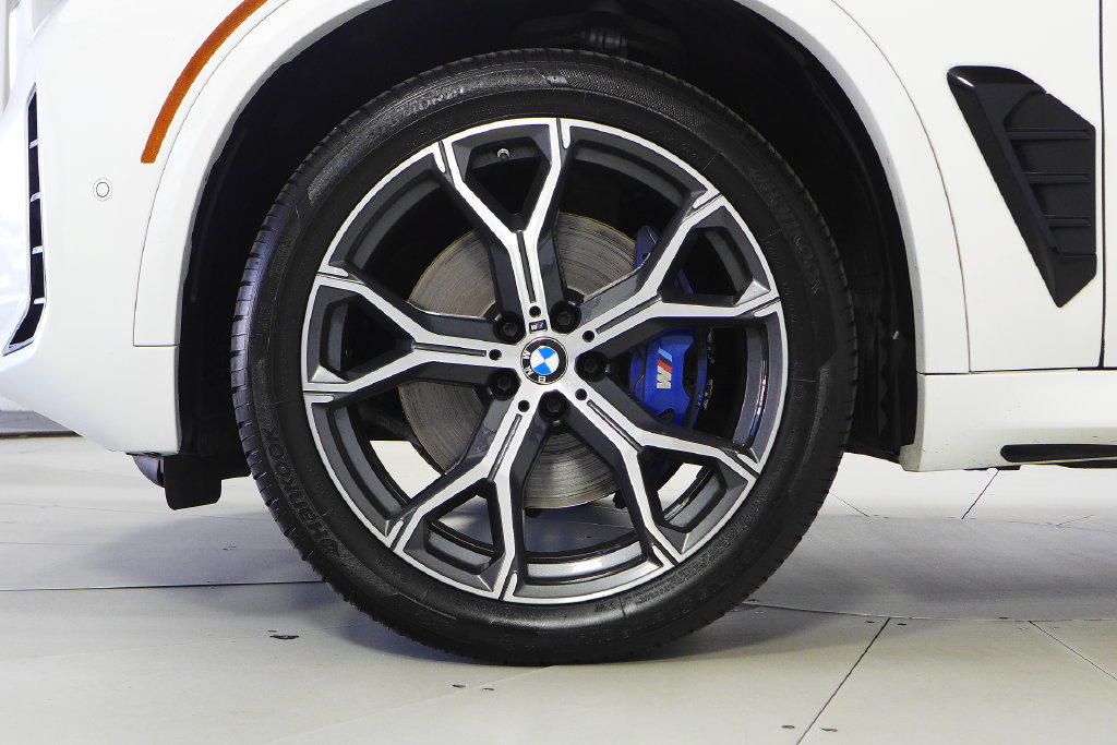 Certified 2024 BMW X5 sDrive40i w/ M Sport Package RWD image 5