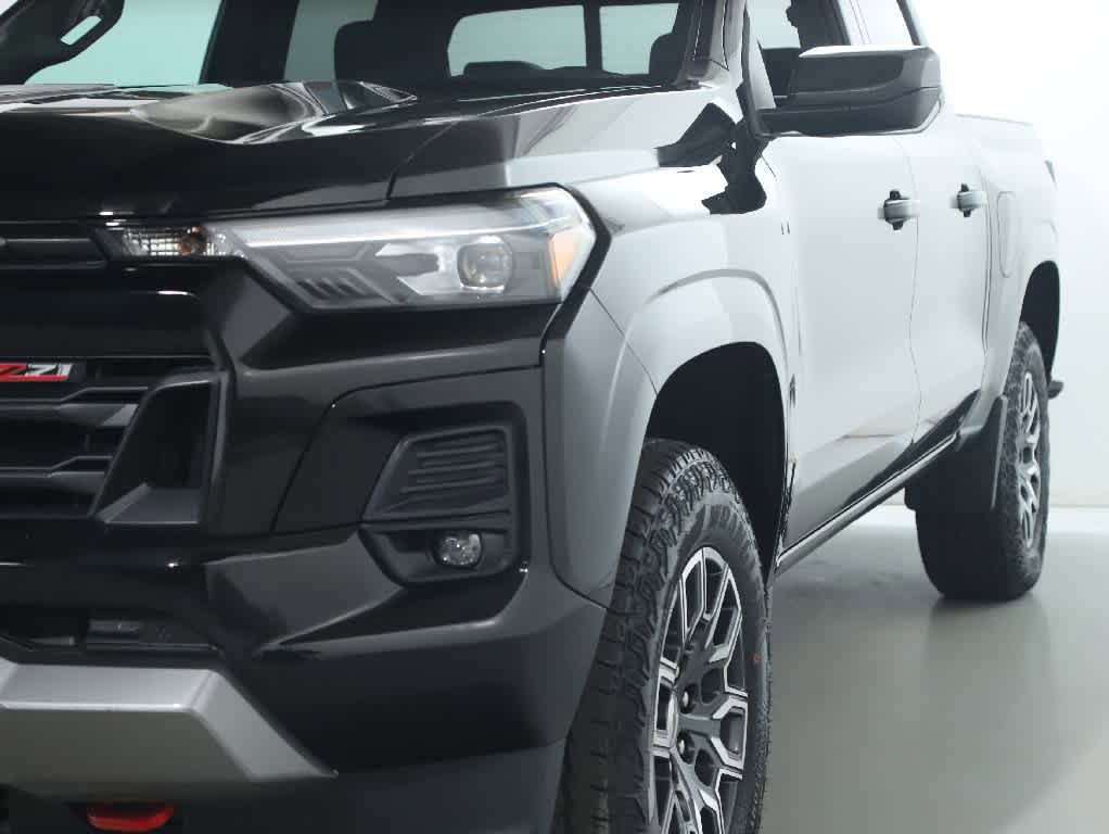 Used 2023 Chevrolet Colorado Z71 w/ Z71 Convenience Package 2 AWD/4WD image 4