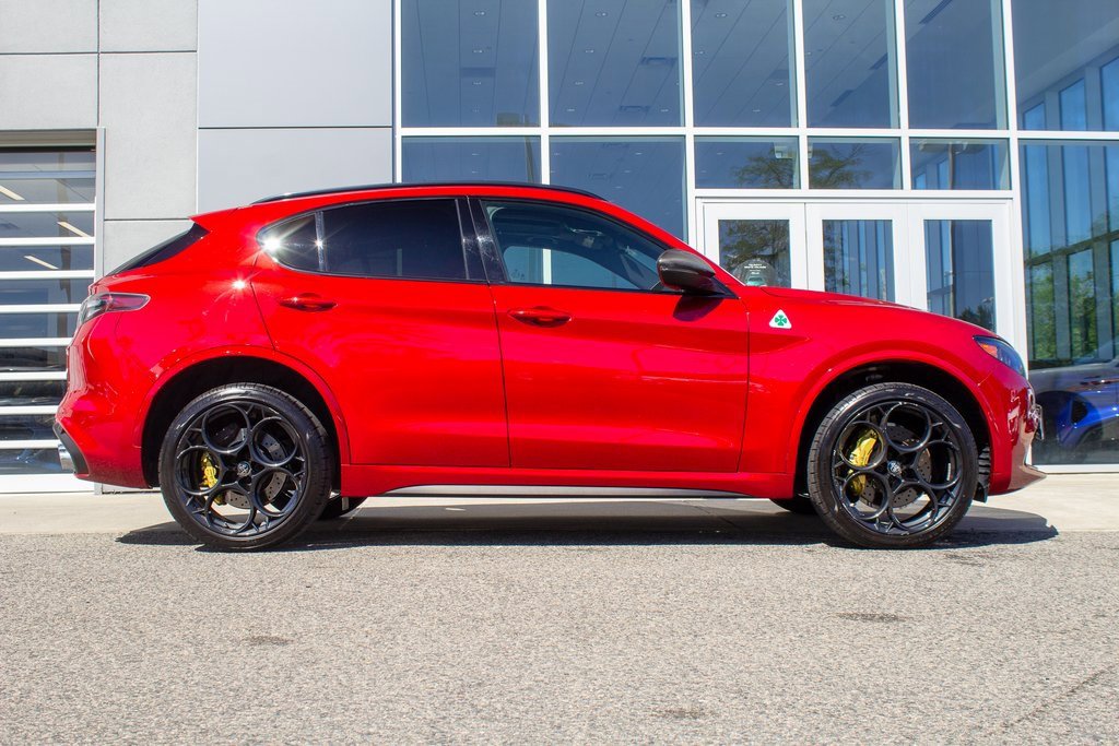 Used 2024 Alfa Romeo Stelvio Quadrifoglio image 4