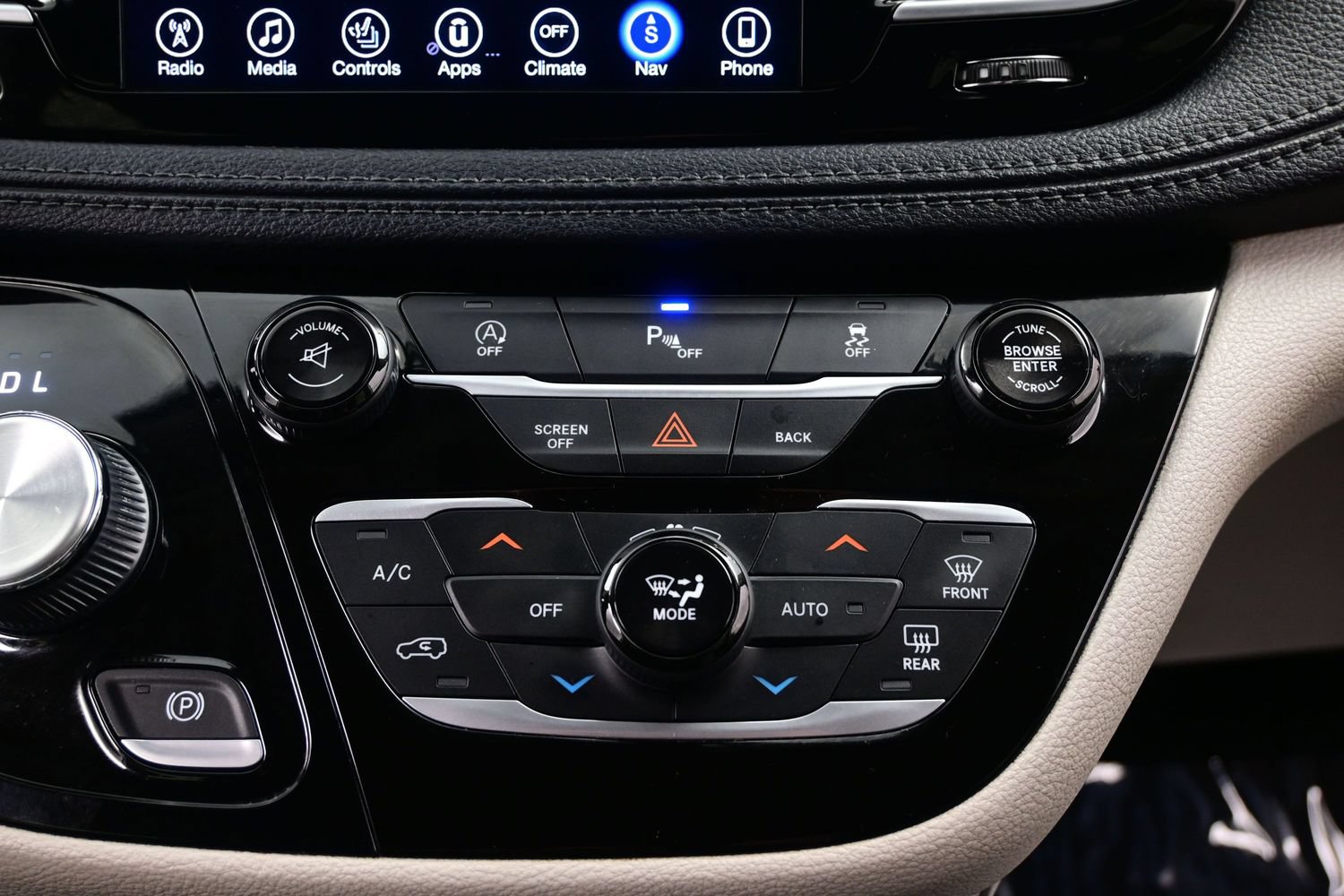 Used 2017 Chrysler Pacifica Limited FWD image 23