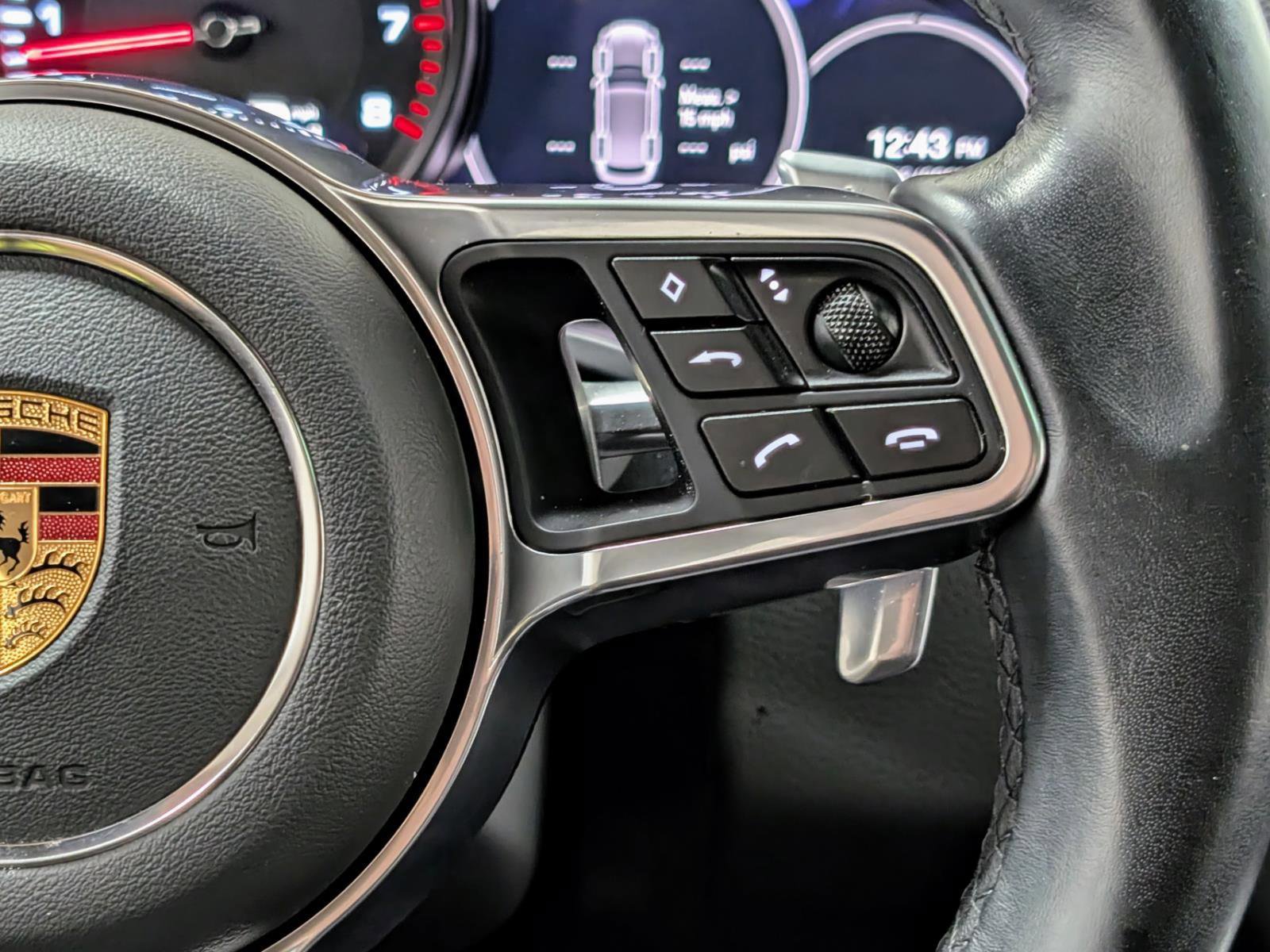 Used 2022 Porsche Cayenne Platinum Edition w/ Premium Package image 35