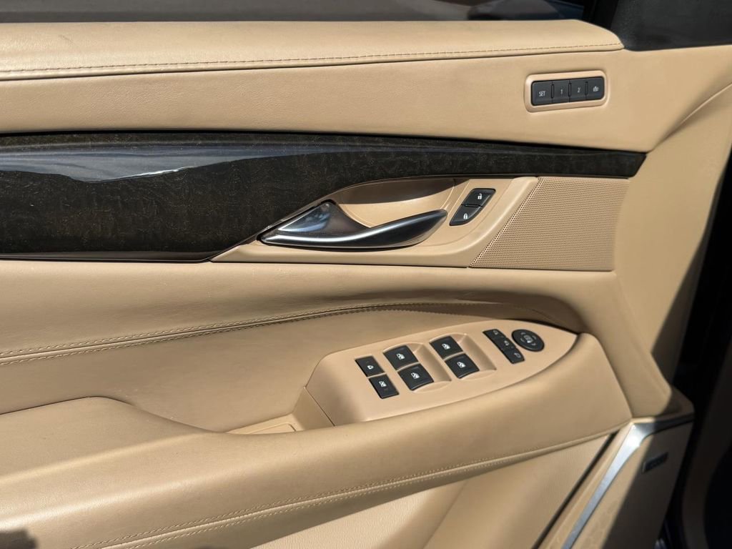 Used 2019 Cadillac Escalade Platinum w/ Escalade Sport Edition image 10