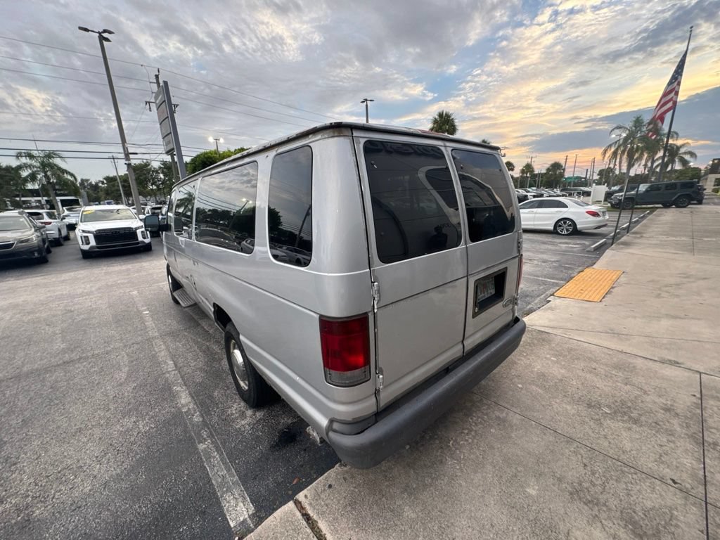 Used 2006 Ford E-350 and Econoline 350 XLT RWD image 41