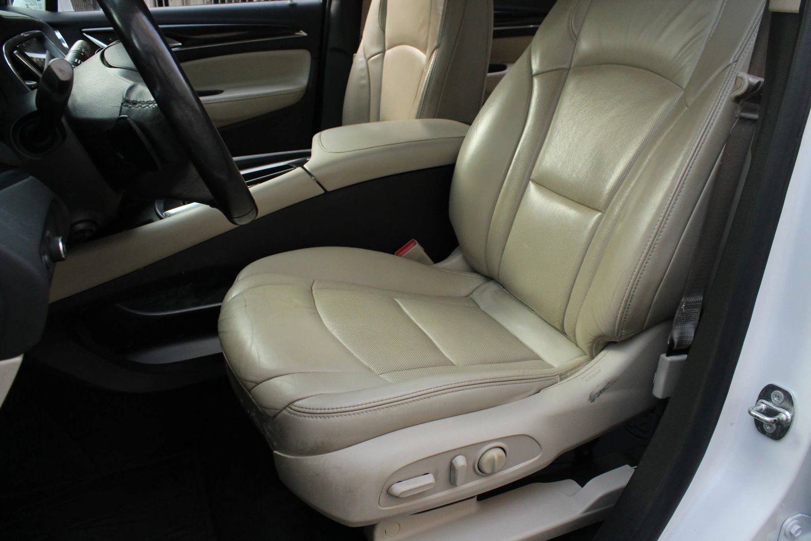 Used 2018 Buick Enclave Premium w/ Experience Buick Package AWD/4WD image 17