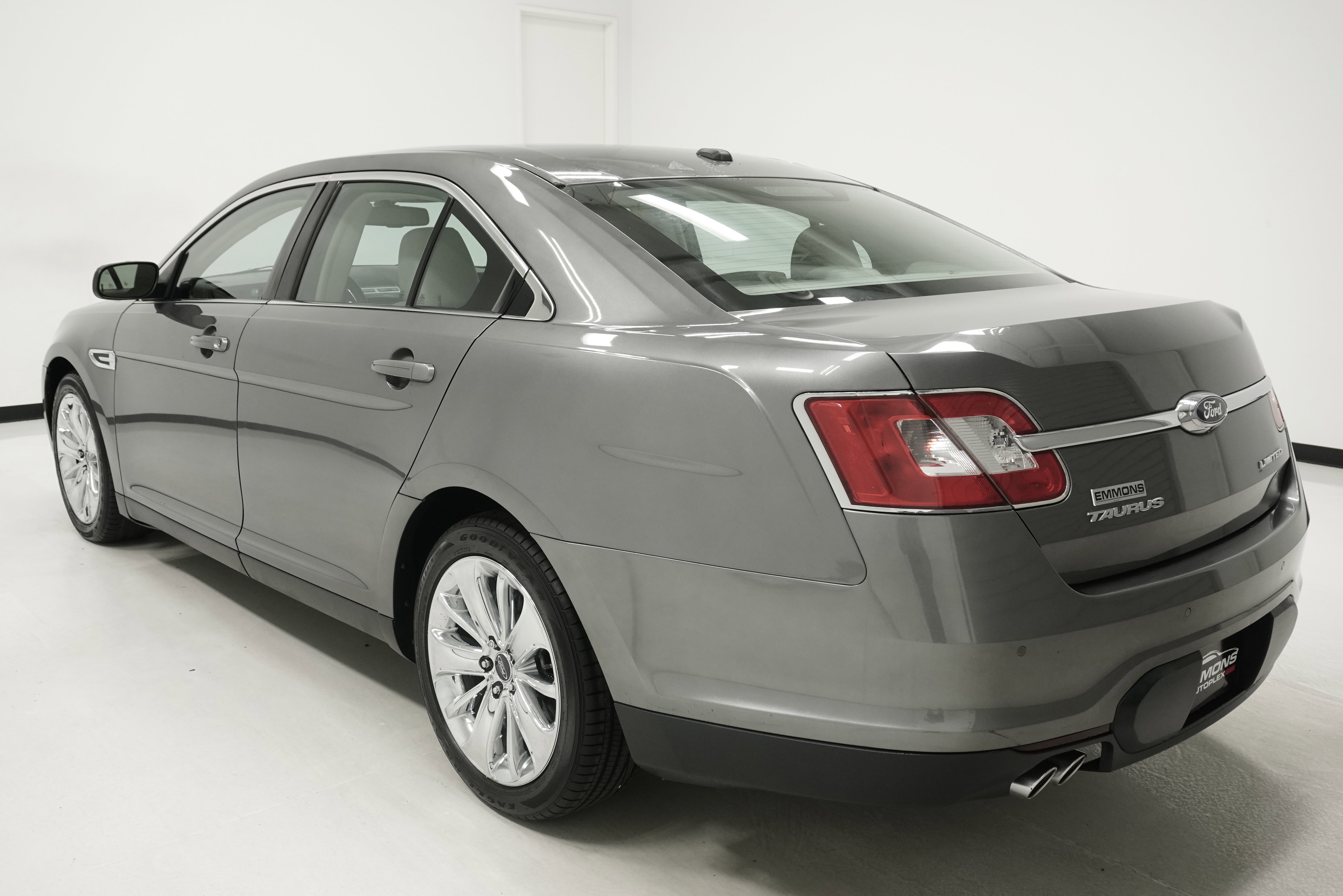Used 2011 Ford Taurus Limited w/ 301A Rapid Spec Order Code image 6