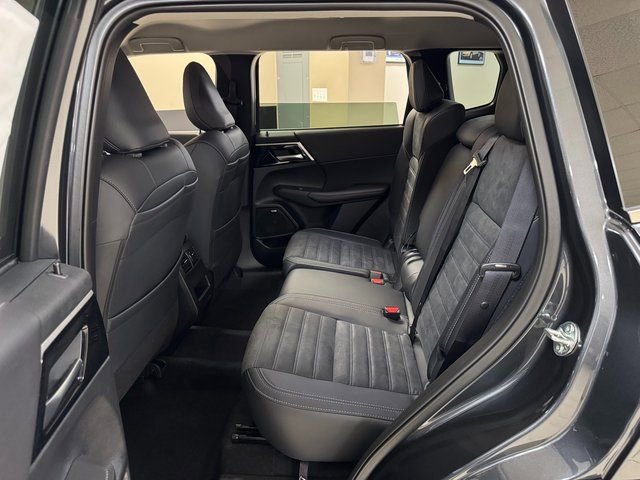 New 2026 Mitsubishi Outlander SE FWD image 21