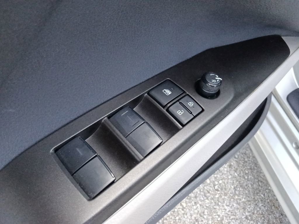 Used 2023 Toyota Camry SE FWD image 12