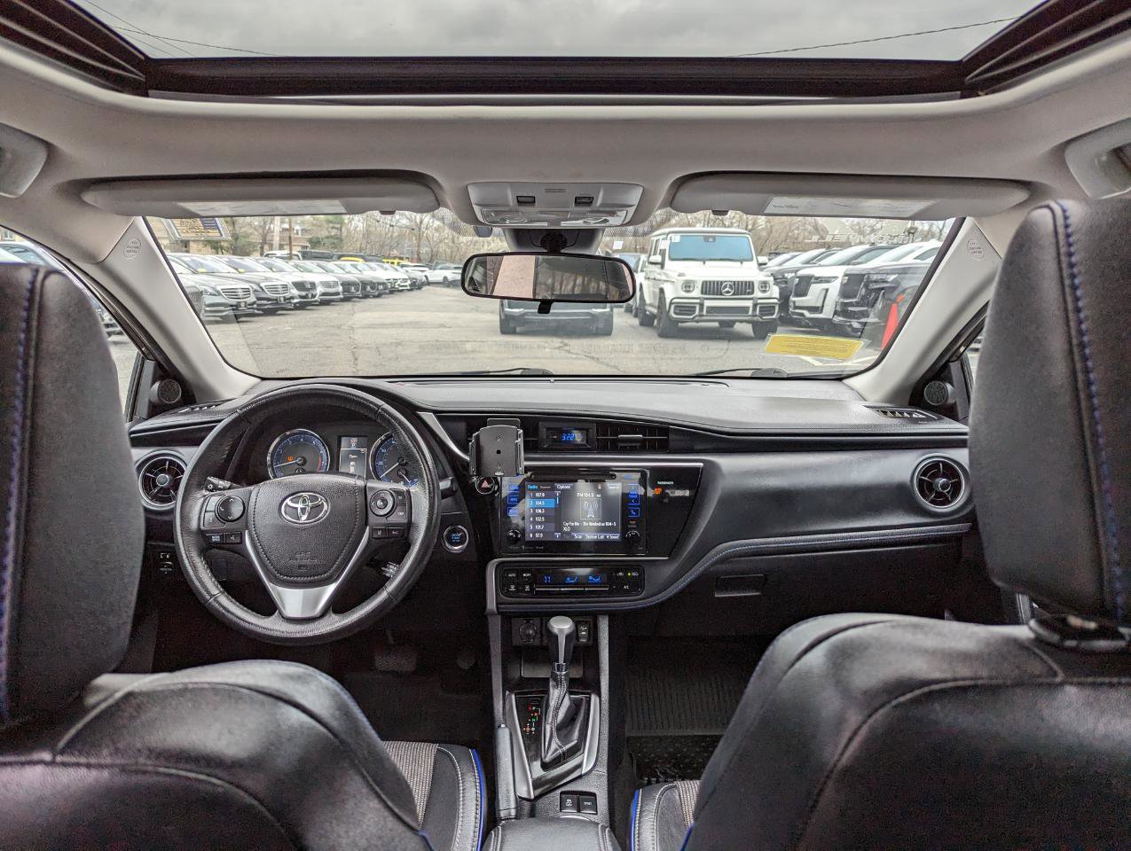 Used 2017 Toyota Corolla SE w/ SE Premium Package FWD image 41