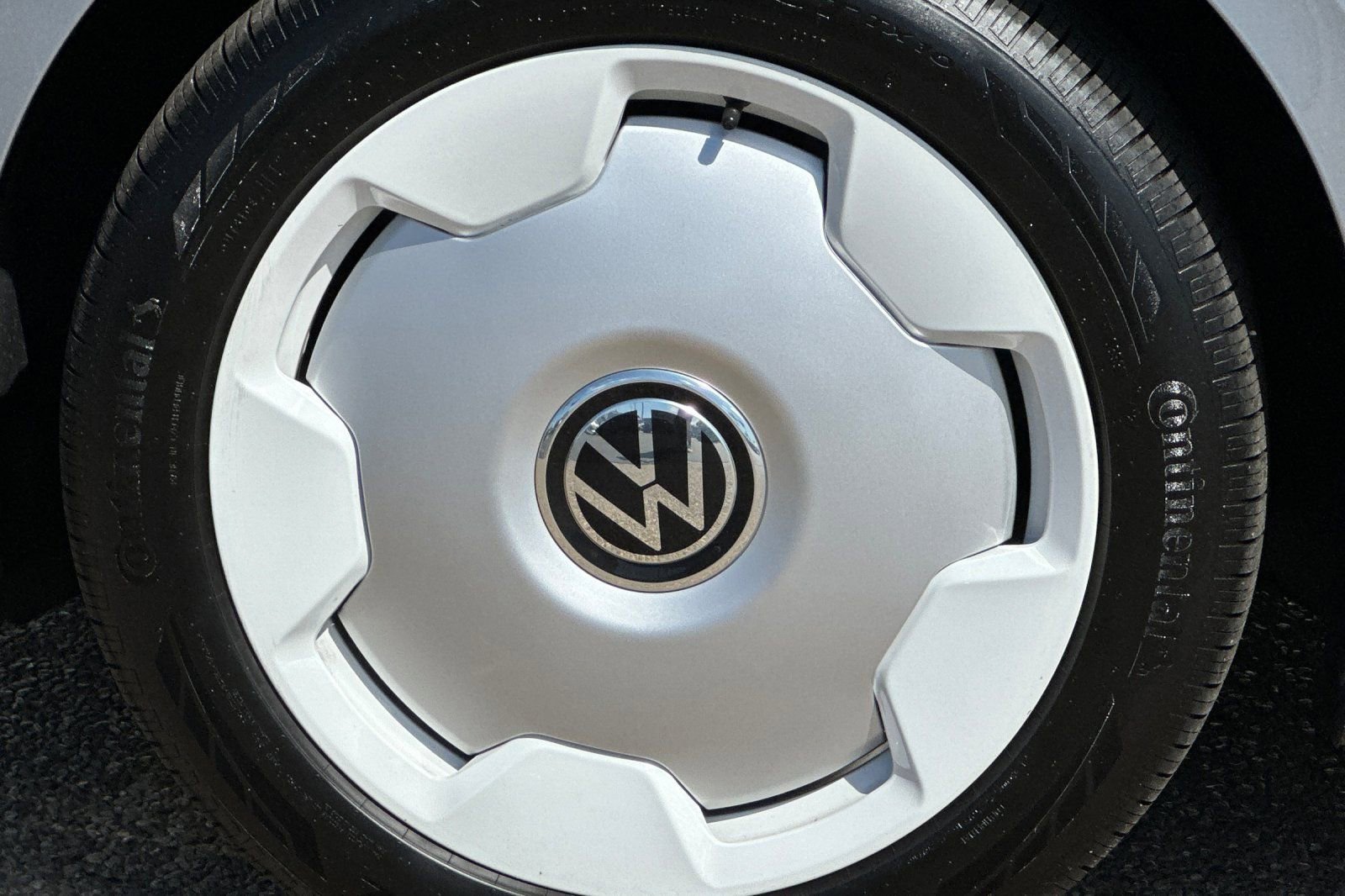 New 2025 Volkswagen ID. Buzz 1st Edition image 27