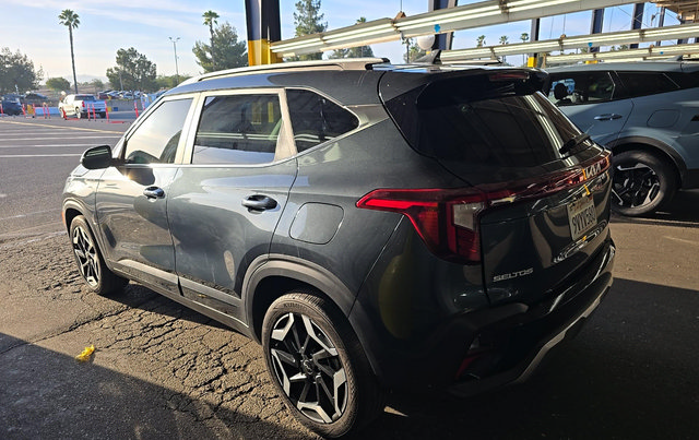 Used 2025 Kia Seltos SX AWD/4WD image 4