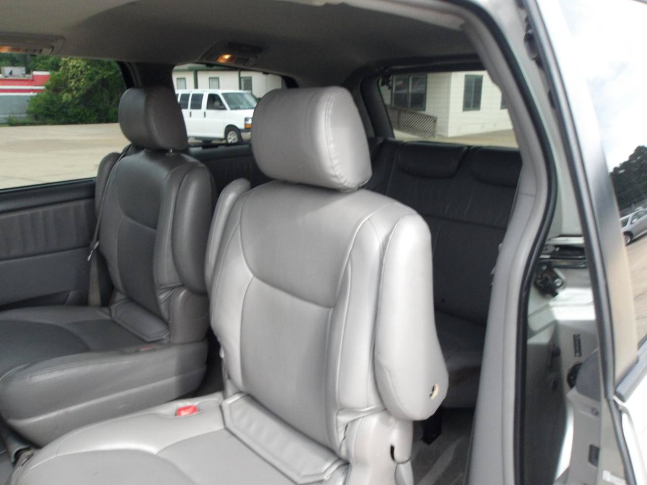 Used 2010 Toyota Sienna FWD image 15