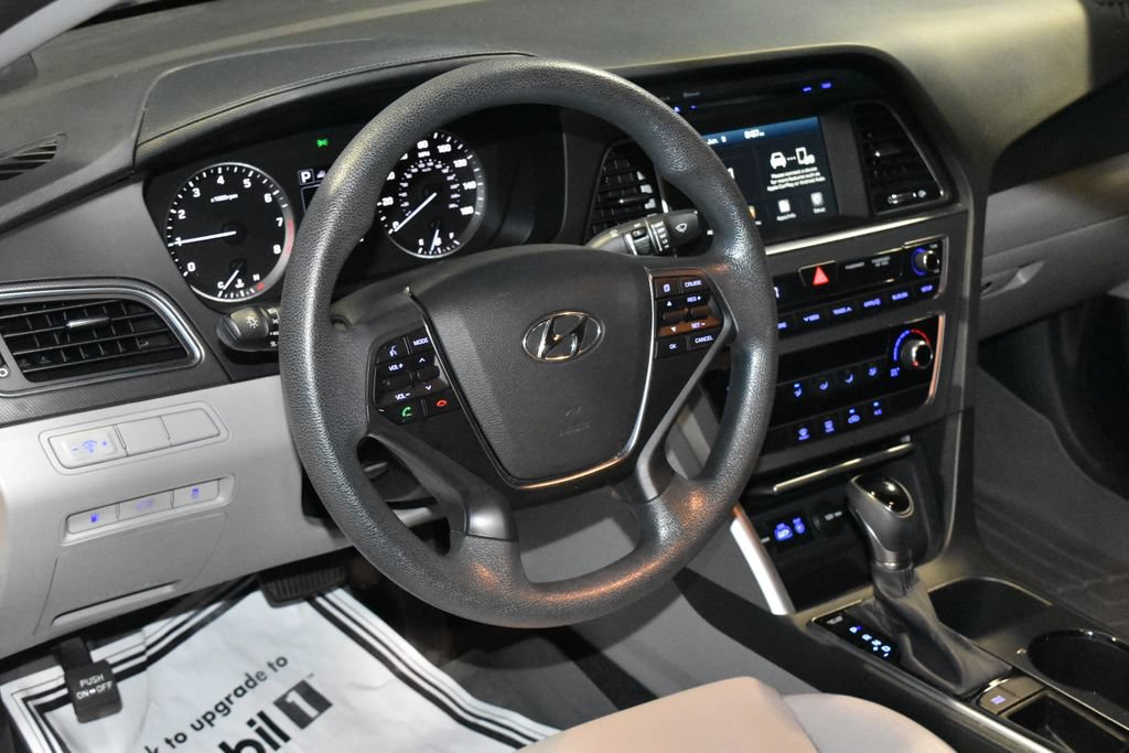 Used 2017 Hyundai Sonata Sport FWD image 2