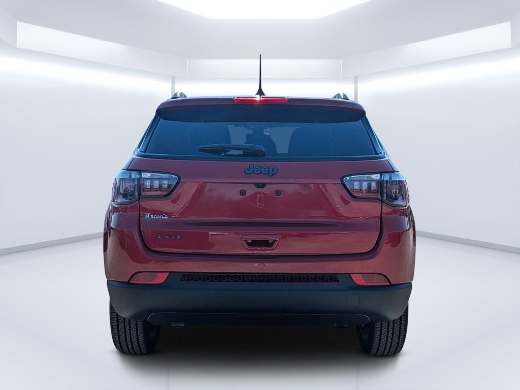 Used 2026 Jeep Compass Latitude image 4