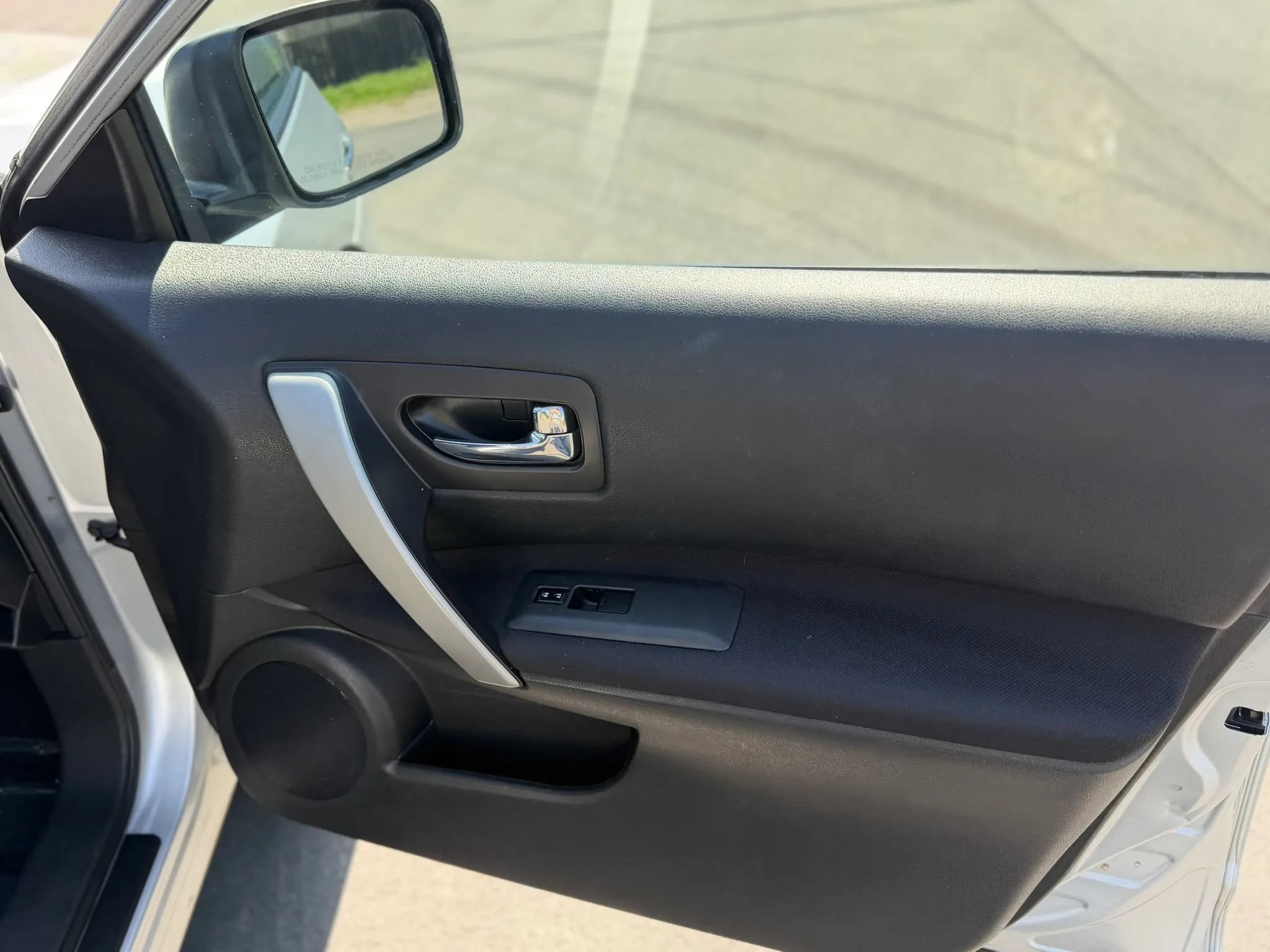 Used 2010 Nissan Rogue SL AWD/4WD image 25