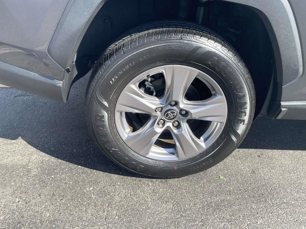 Used 2022 Toyota RAV4 XLE w/ Convenience Package image 9