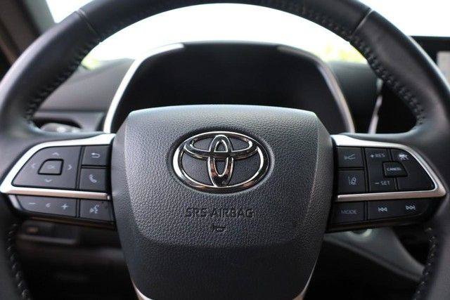 Used 2025 Toyota Highlander XSE AWD/4WD image 12