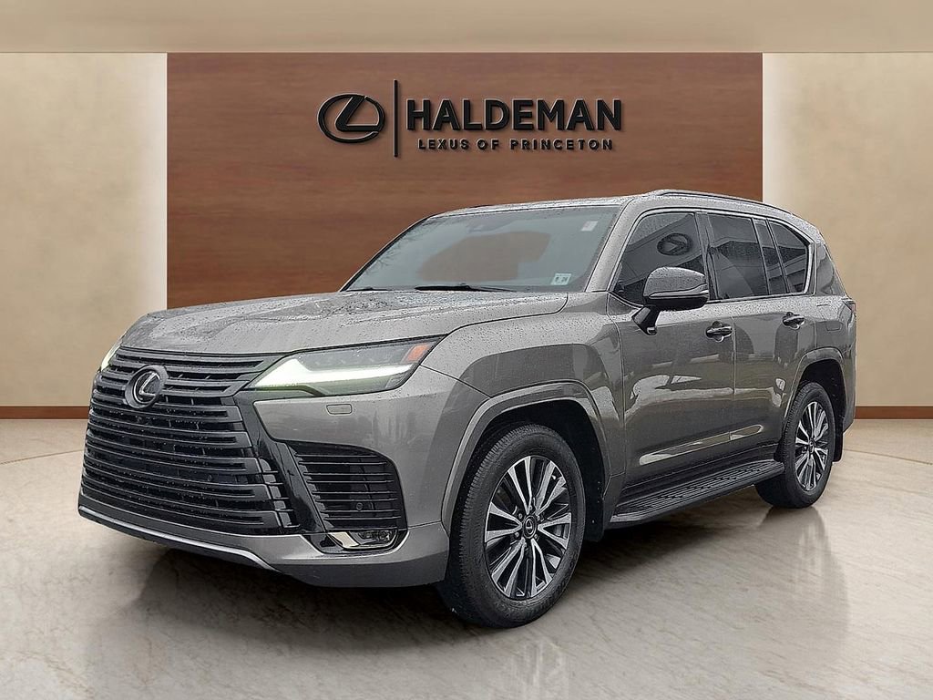 Used 2023 Lexus LX 600 4WD w/ Appearance Package image 3