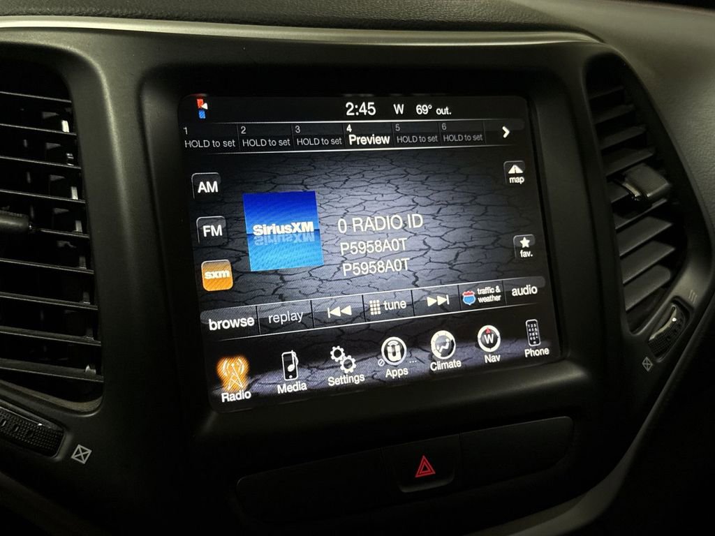 Used 2016 Jeep Cherokee Trailhawk image 14