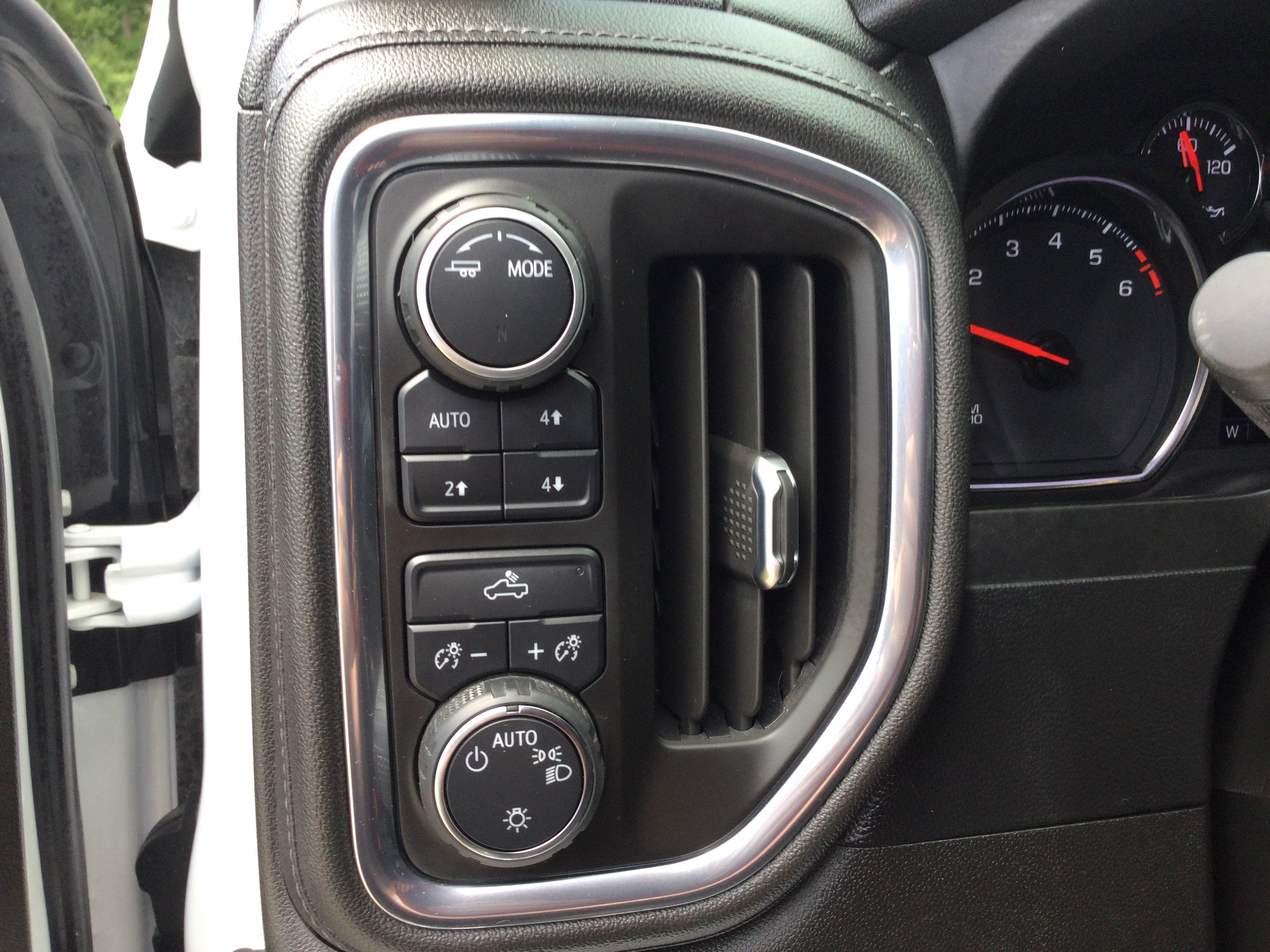 Used 2021 Chevrolet Silverado 1500 LT AWD/4WD image 9