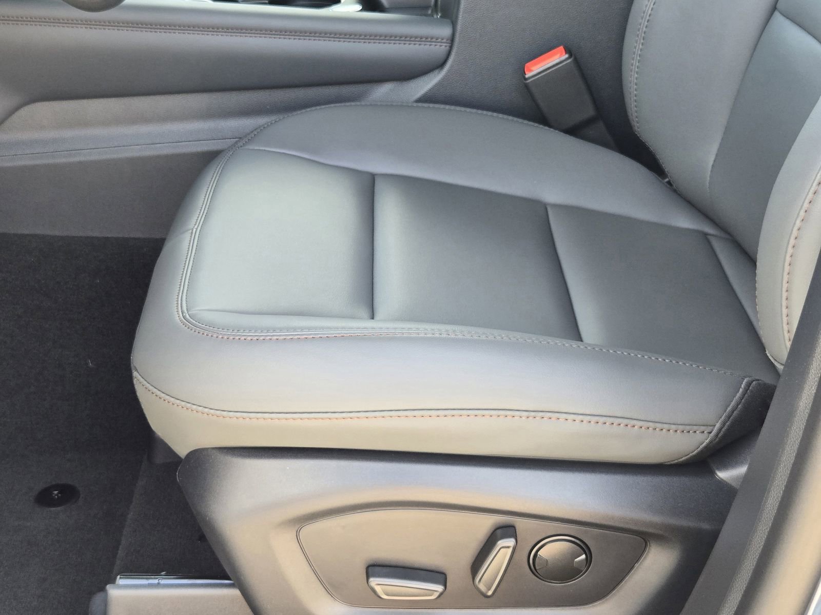 New 2026 Ford Explorer Active w/ Active Comfort Package image 24