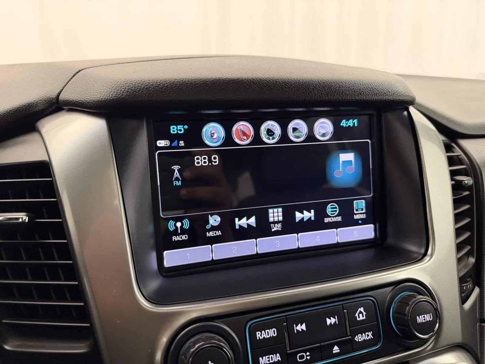 Used 2018 Chevrolet Suburban LT AWD/4WD image 22