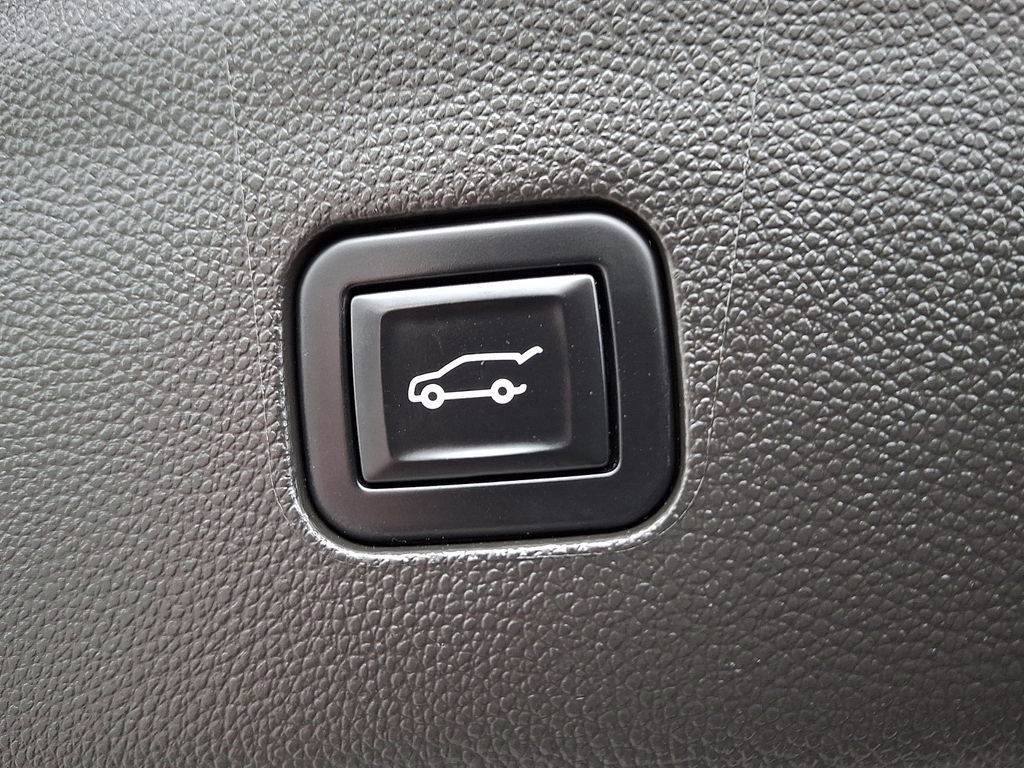 Used 2021 Buick Enclave Essence w/ Sound and Sites Package image 30