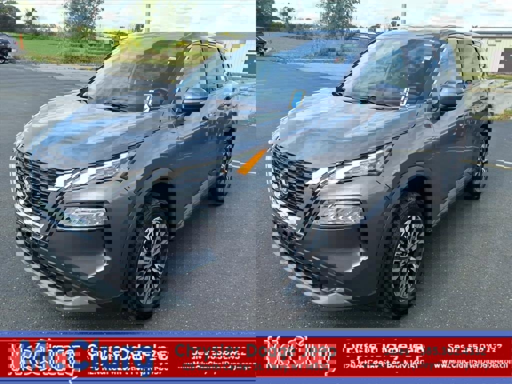 Used 2023 Nissan Rogue SV image 1