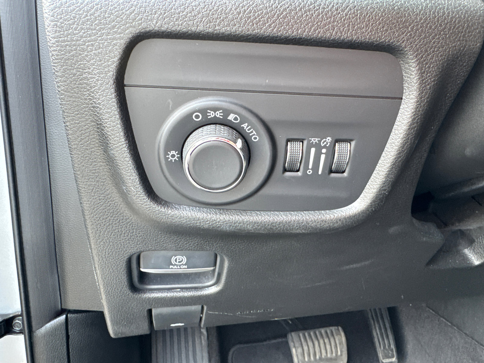 Used 2021 Jeep Grand Cherokee L Laredo AWD/4WD image 15