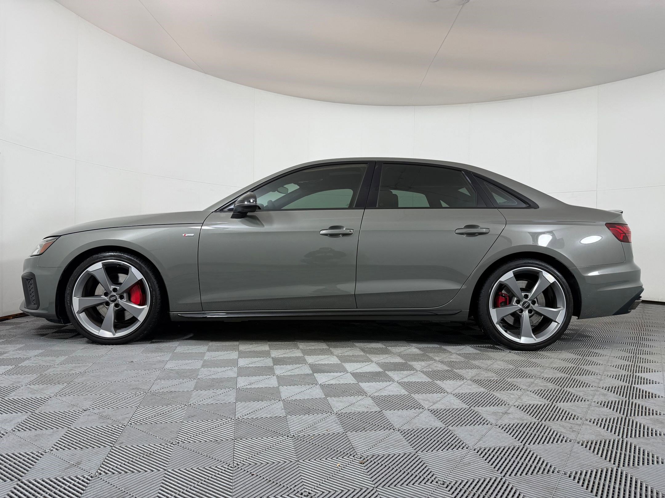 Used 2023 Audi A4 2.0T Premium Plus w/ Premium Plus Package image 2