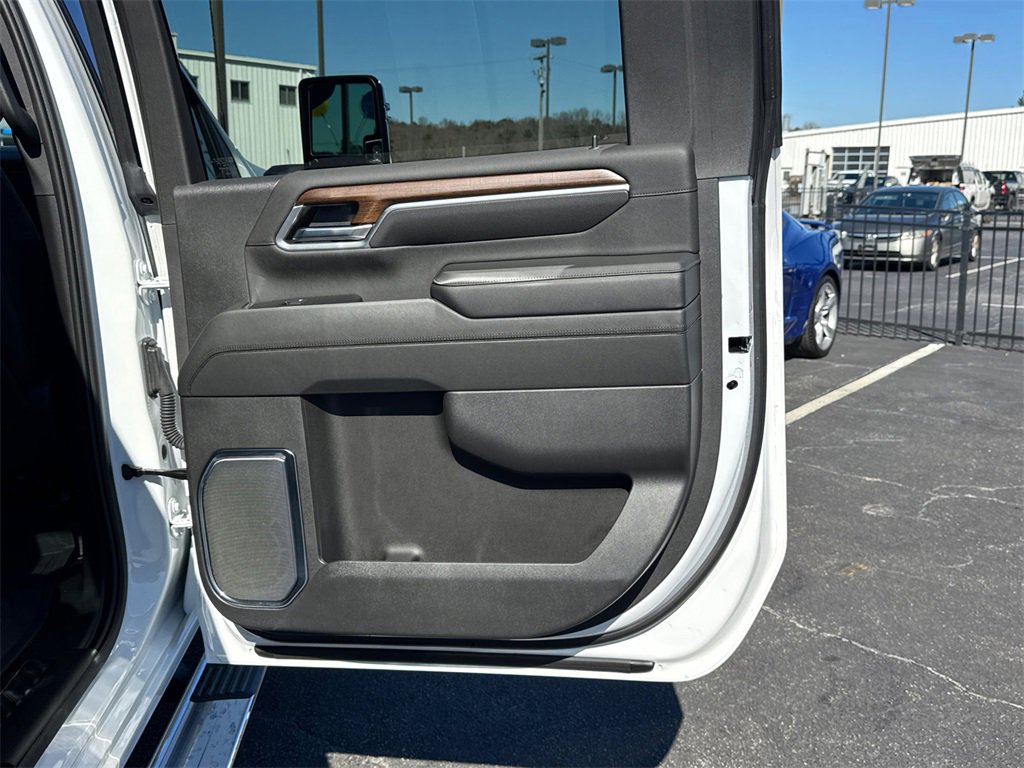 Used 2024 Chevrolet Silverado 2500 High Country w/ High Country Premium Package image 17