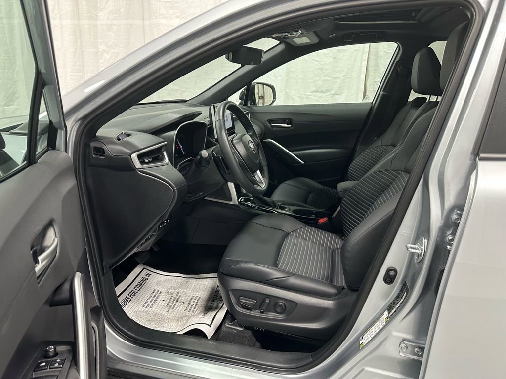 Used 2025 Toyota Corolla Cross XSE w/ Convenience Package image 10