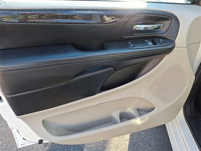 Used 2013 Dodge Grand Caravan SE image 16