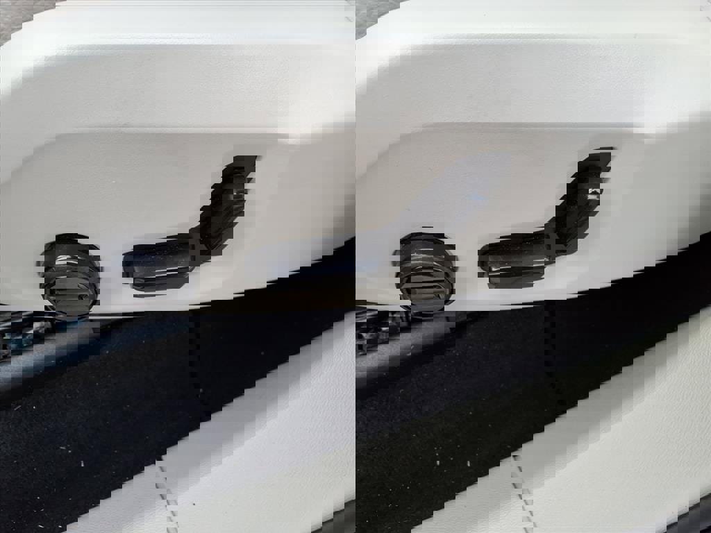 Certified 2023 Volvo XC60 B5 Plus w/ Climate Package image 17