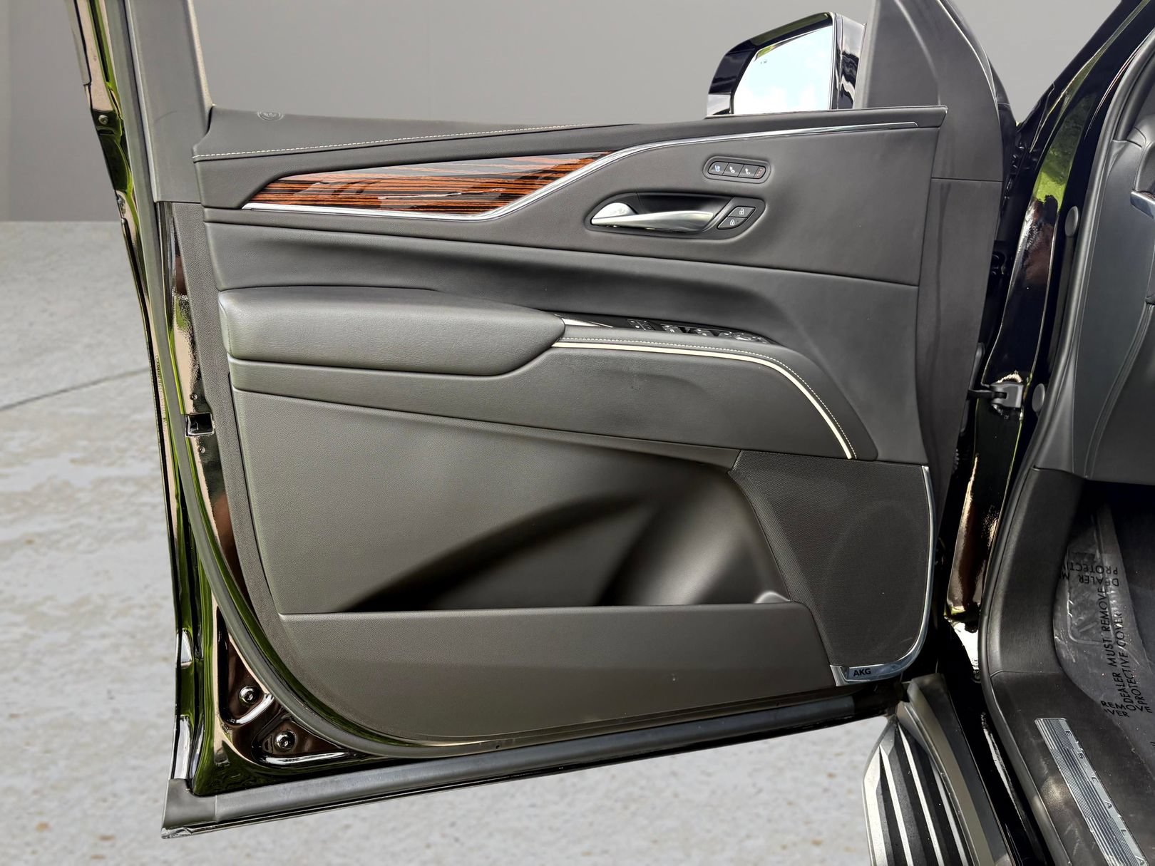 Certified 2023 Cadillac Escalade ESV Premium Luxury AWD/4WD image 9
